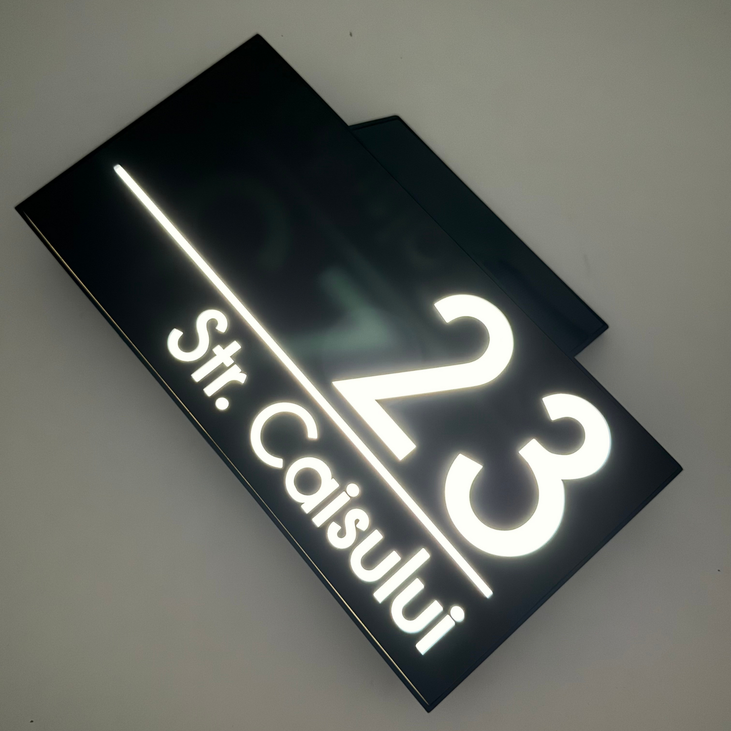 PREMIUM HOUSE NUMBER - Maro Satin Caseta Led Solar - 30×15 cm