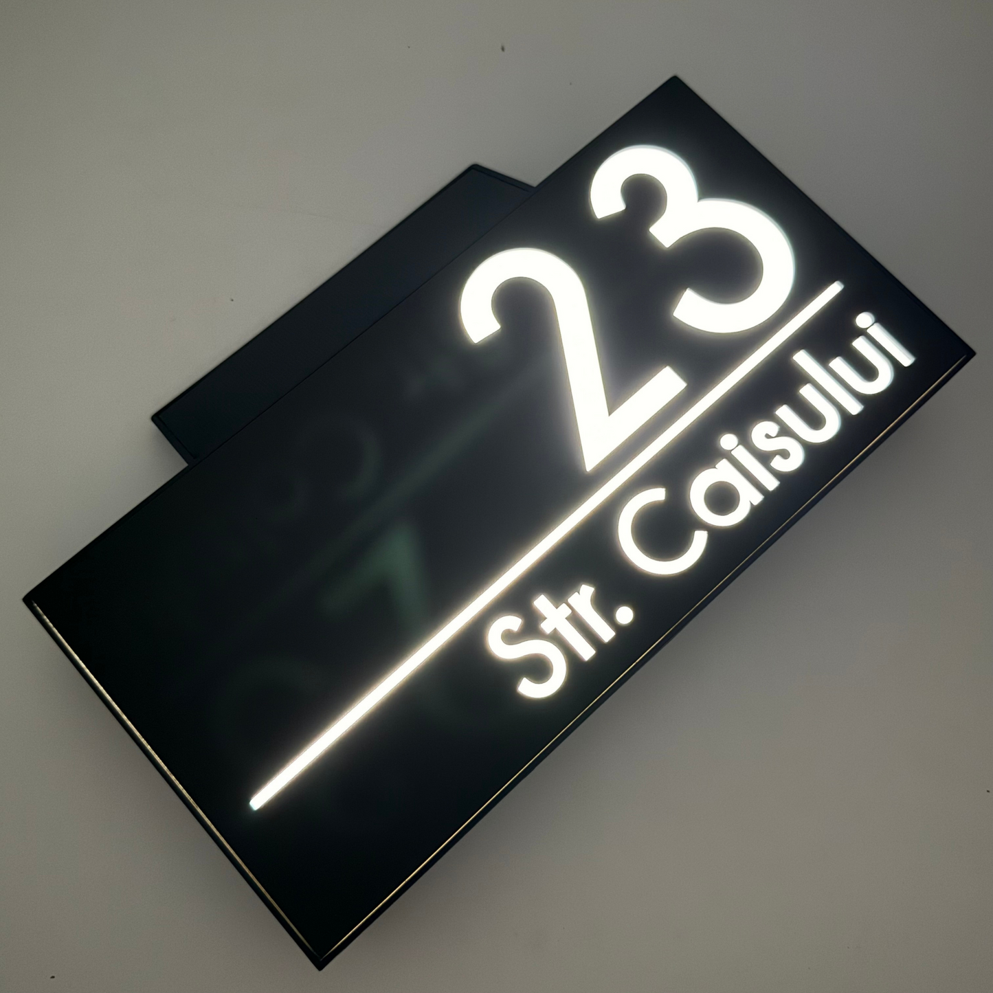 PREMIUM HOUSE NUMBER - Maro Satin Caseta Led Solar - 30×15 cm