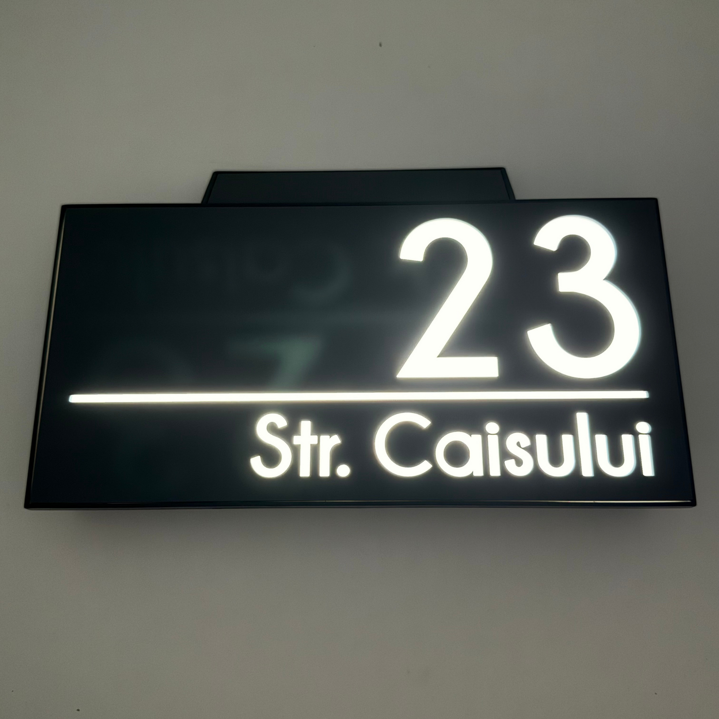 PREMIUM HOUSE NUMBER - Satin Grey Caseta Led Solar - 30×15 cm