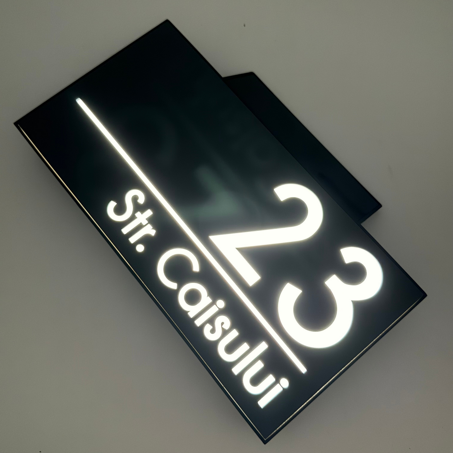 PREMIUM HOUSE NUMBER - Satin Grey Caseta Led Solar - 30×15 cm