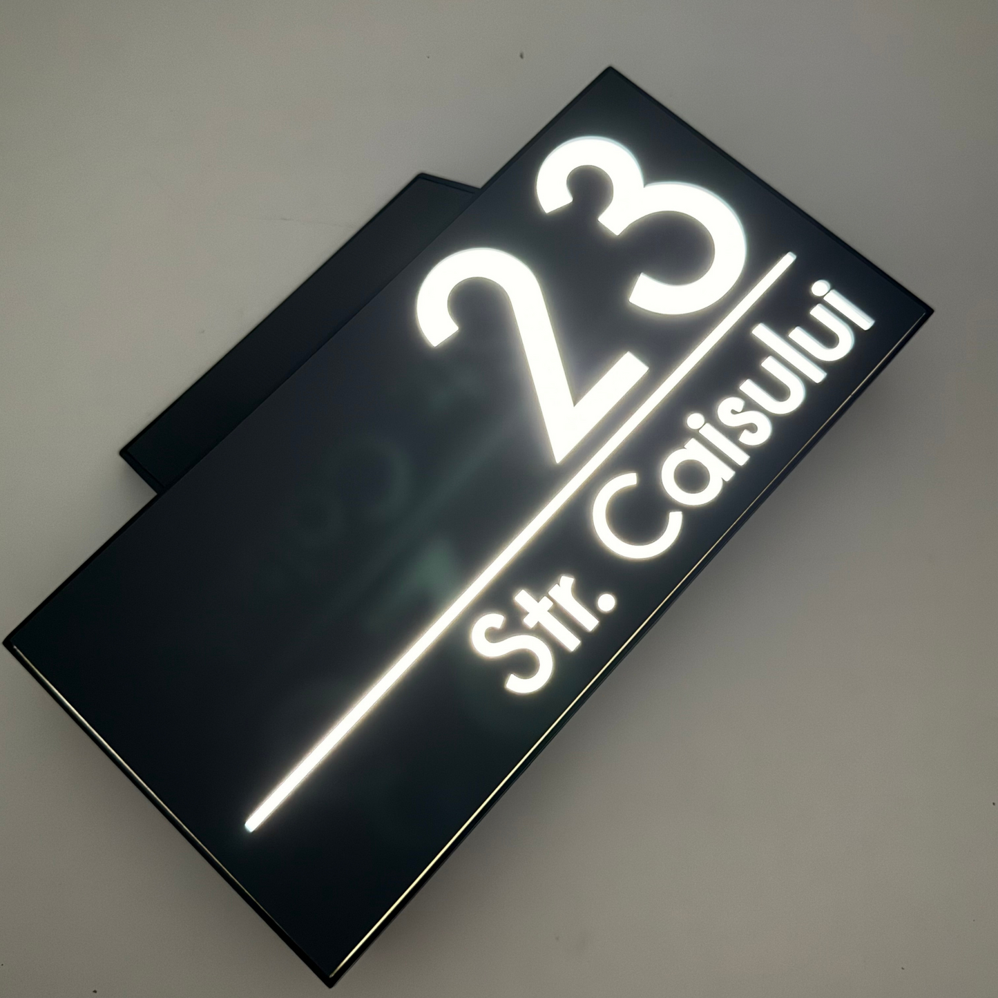 PREMIUM HOUSE NUMBER - Satin Grey Caseta Led Solar - 30×15 cm