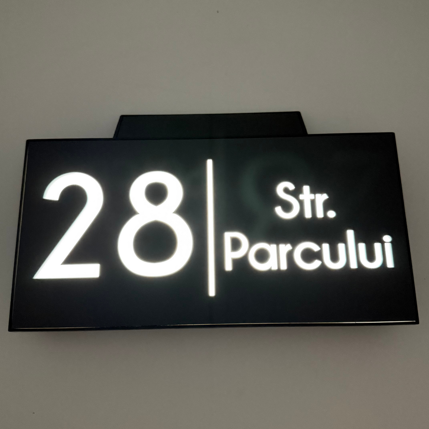 PREMIUM HOUSE NUMBER - Satin Grey Caseta Led Solar - 30×15 cm