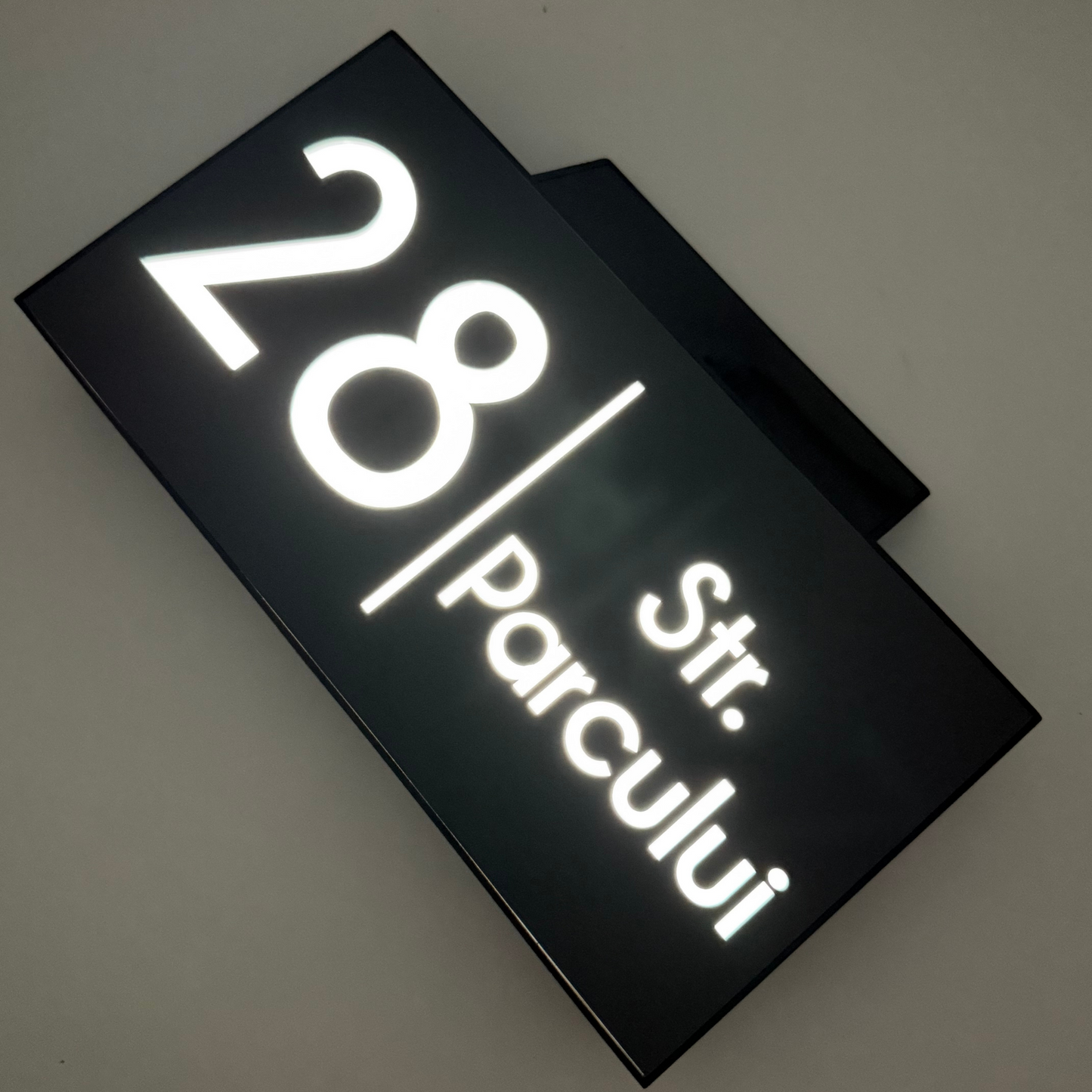 PREMIUM HOUSE NUMBER - Satin Grey Caseta Led Solar - 30×15 cm