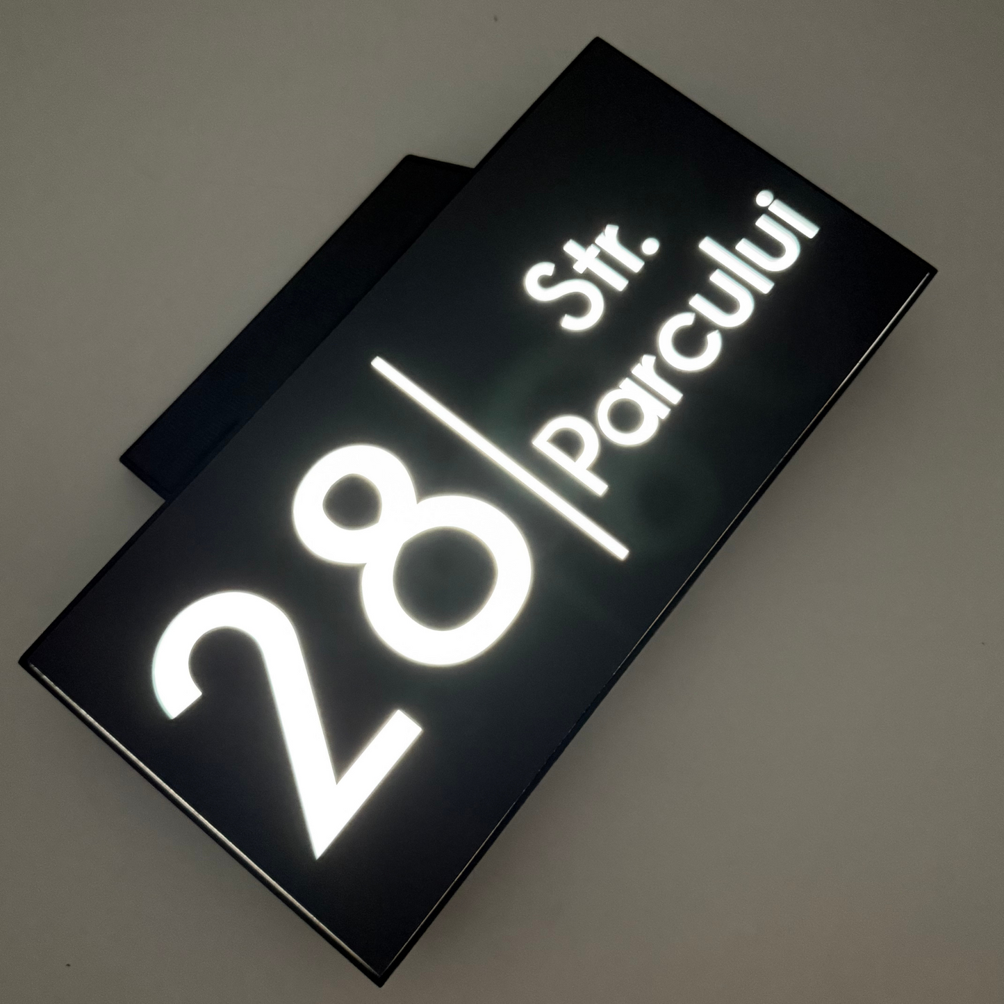 PREMIUM HOUSE NUMBER - Satin Grey Caseta Led Solar - 30×15 cm