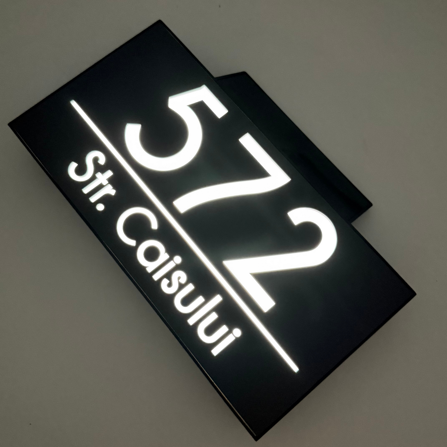 PREMIUM HOUSE NUMBER - Satin Grey Caseta Led Solar - 30×15 cm