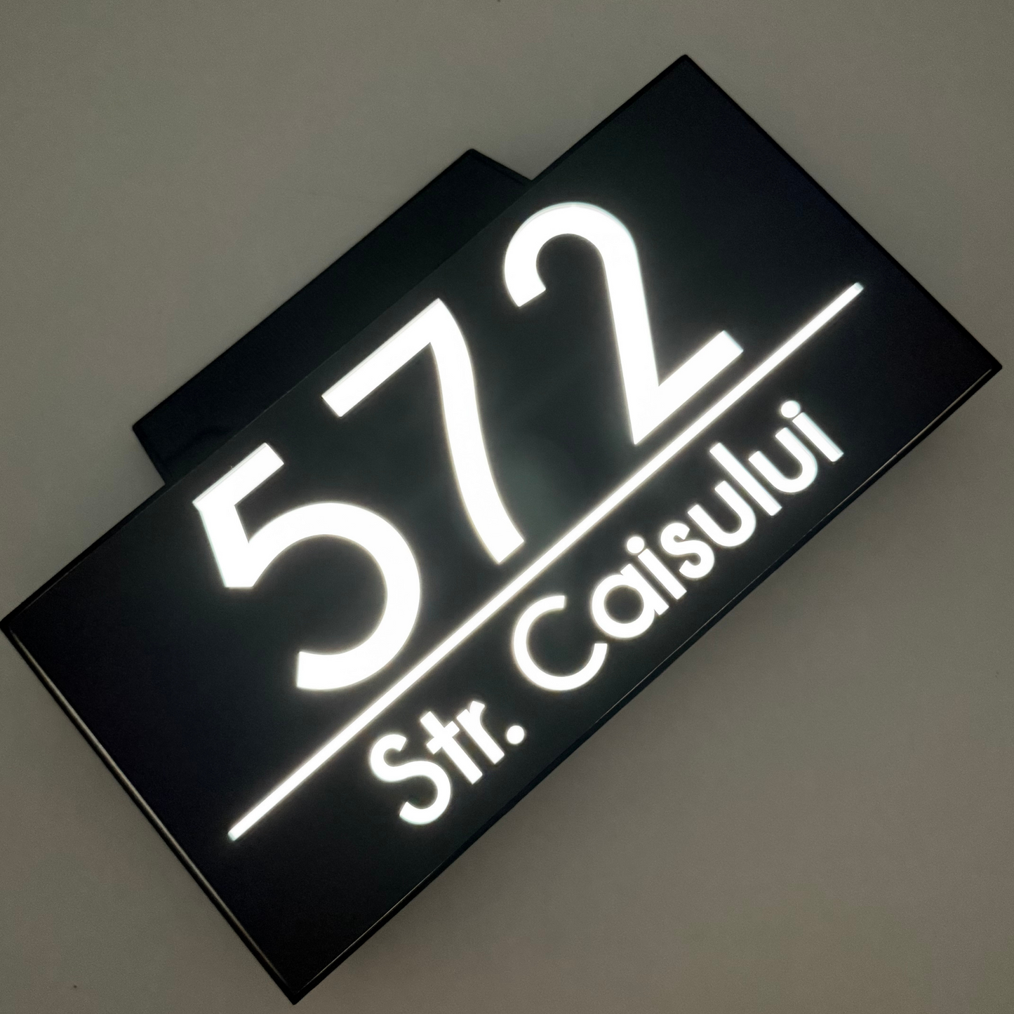 PREMIUM HOUSE NUMBER - Satin Grey Caseta Led Solar - 30×15 cm