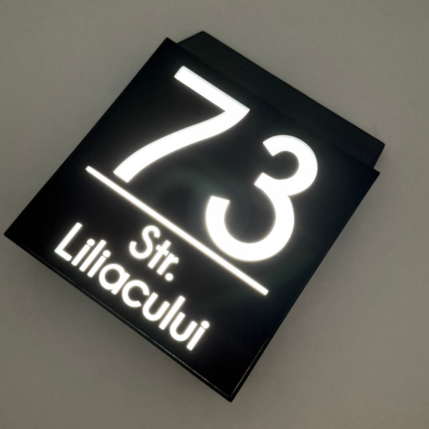 PREMIUM HOUSE NUMBER - Satin Black Caseta Led Solar - 18×18 cm