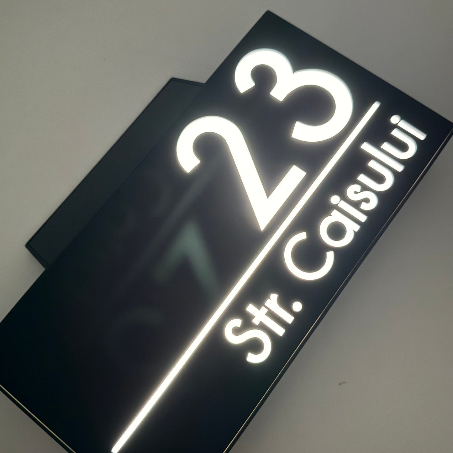 PREMIUM HOUSE NUMBER - Satin Black Solar Led Case - 30×15 cm