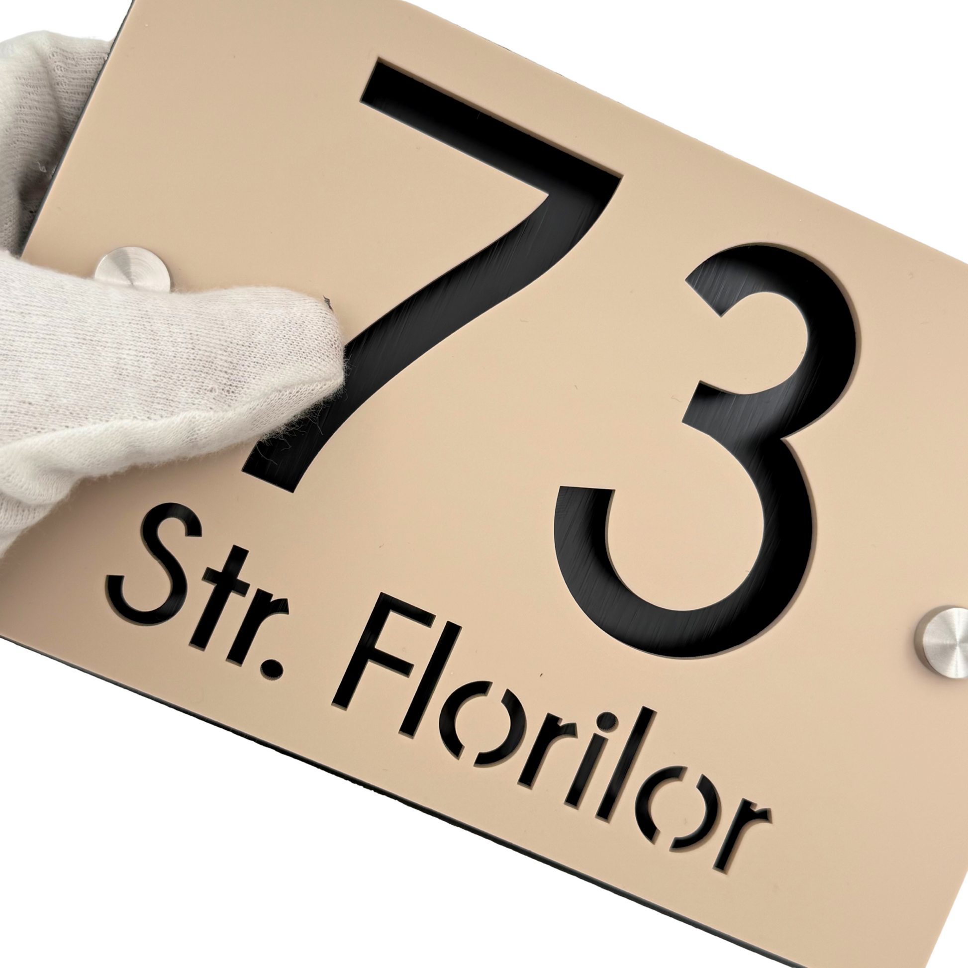 PREMIUM HOUSE NUMBER - Cream colour Satin Aluminium Pearly Black 2 Spacers Silver - 20×13 cm