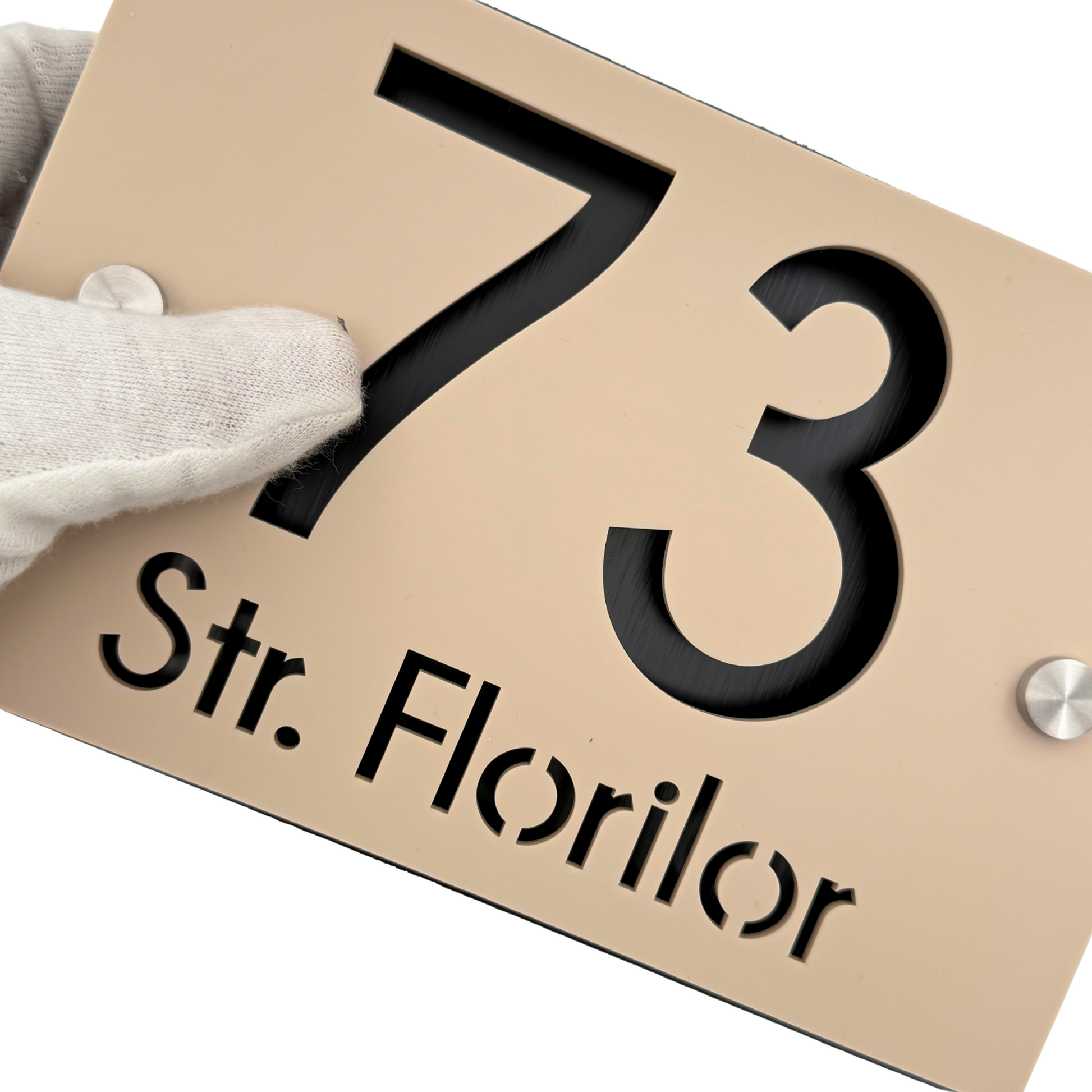 PREMIUM HOUSE NUMBER - Cream colour Satin Aluminium Pearly Black 2 Spacers Silver - 20×13 cm