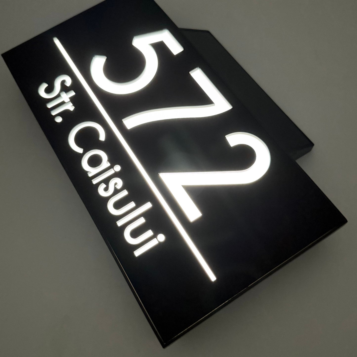 PREMIUM HOUSE NUMBER - Satin Black Solar Led Case - 30×15 cm