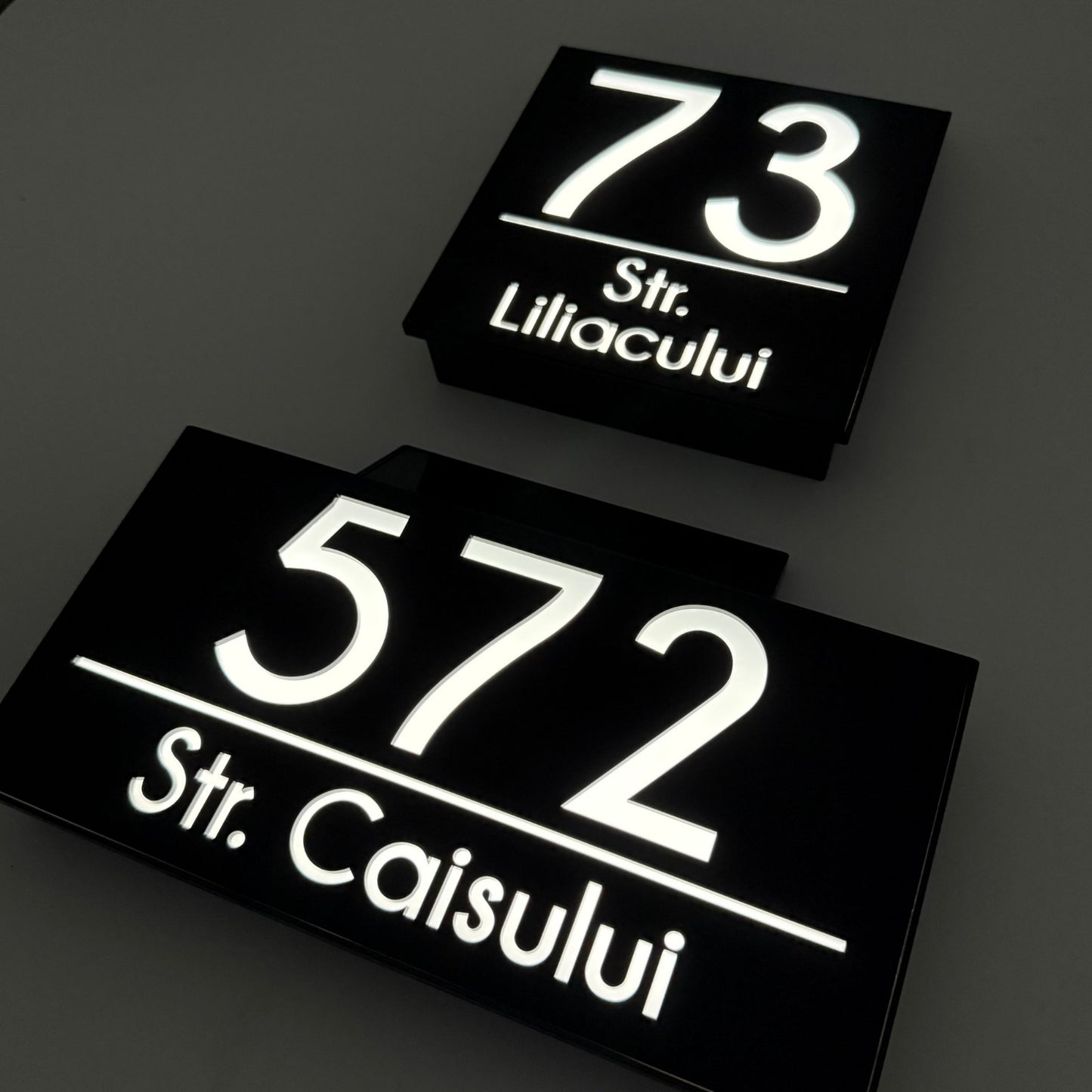 PREMIUM HOUSE NUMBER - Satin Black Solar Led Case - 30×15 cm